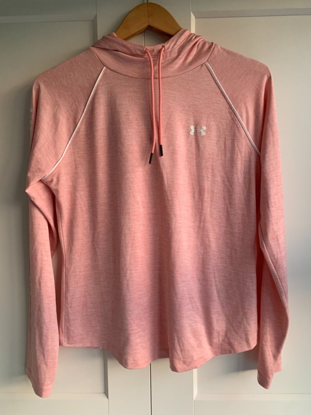 Under armour Pink Long Sleeve Light Hoodied Shirt Loose Logo Size M